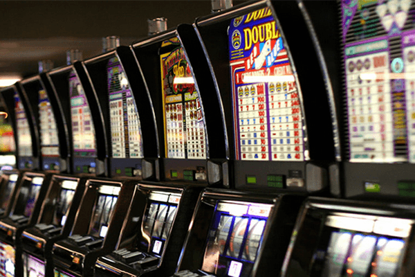 Игровой автомат Удачливая красотка от казино Плейдом