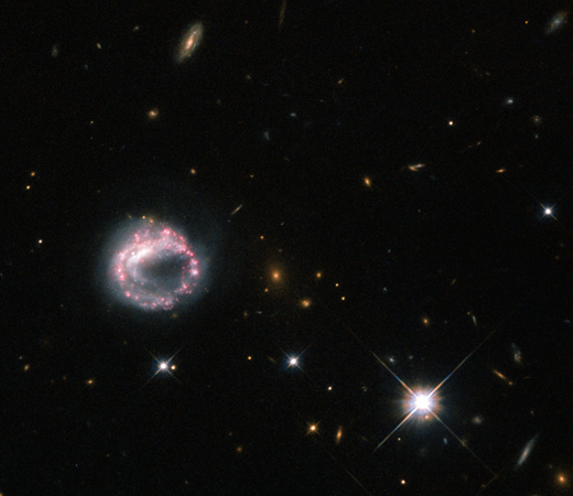 В объектив телескопа ученых попала кольцеобразная галактика